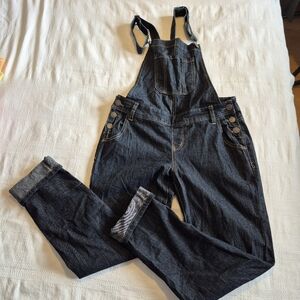 Wallflower women's Medium rolled cuff overalls dark wash, lots of stretch EUC